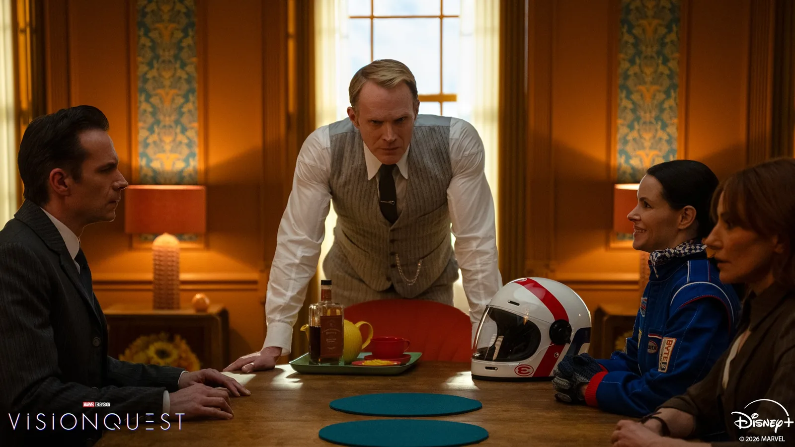 Paul Bettany como Visão em cena oficial de VisionQuest